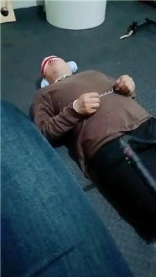 图片[1]-【九创双主团】手铐脚镣捆绑虐继父奴 JS250213-13-绳艺套路资源网