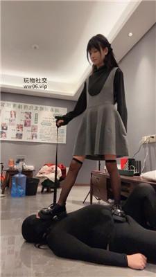 图片[4]-【素人挖掘机】可爱小主皮鞋黑丝虐绿奴 bf50477-绳艺套路资源网